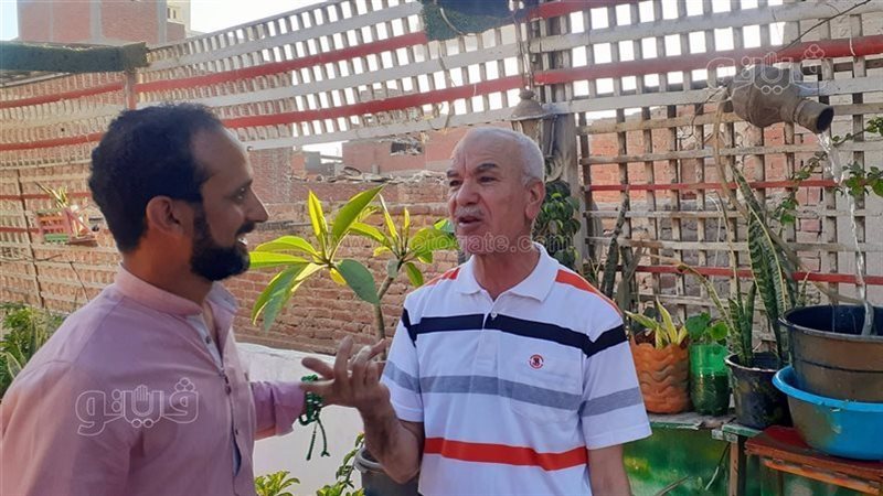 عم سمير يزرع سطح