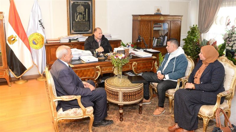 اجتماع محافظ أسيوط،