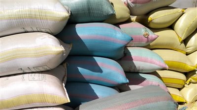 ضبط 12 طن أعلاف وأرز شعير في حملات تموينية بالدقهلية