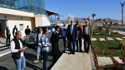 محافظ جنوب سيناء يتفقد أماكن إيواء الهجن بمضمار شرم الشيخ