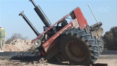 جرار زراعي بالإسماعيلية ينقسم لنصفين فى حادث تصادم بسيارة ملاكي (صور)