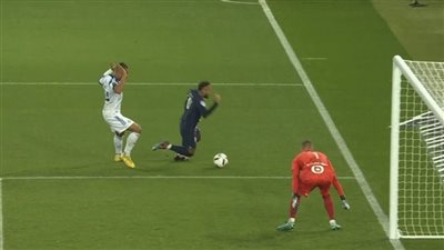 باريس سان جيرمان يفوز على ستراسبورج 2-1 ويغرد على قمة الدوري الفرنسي