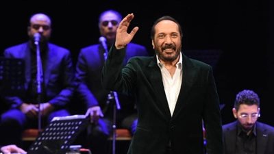 في حفل كامل العدد، علي الحجار يطرب جمهور أوبرا الاسكندرية بأغاني الزمن الجميل (فيديو وصور)