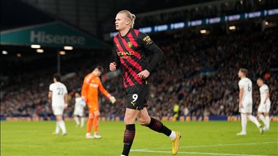 الدوري الإنجليزي، هالاند يتفوق على والده ويصبح أسرع لاعب يسجل 20 هدفا بالبريميرليج