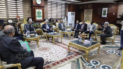 محافظ المنيا يستقبل وفد الهيئة العامة للتنمية الصناعية 