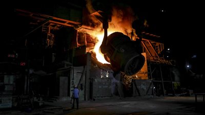  تراجع إنتاج الصلب والفحم في الصين وسط تصاعد ضغوط المعروض