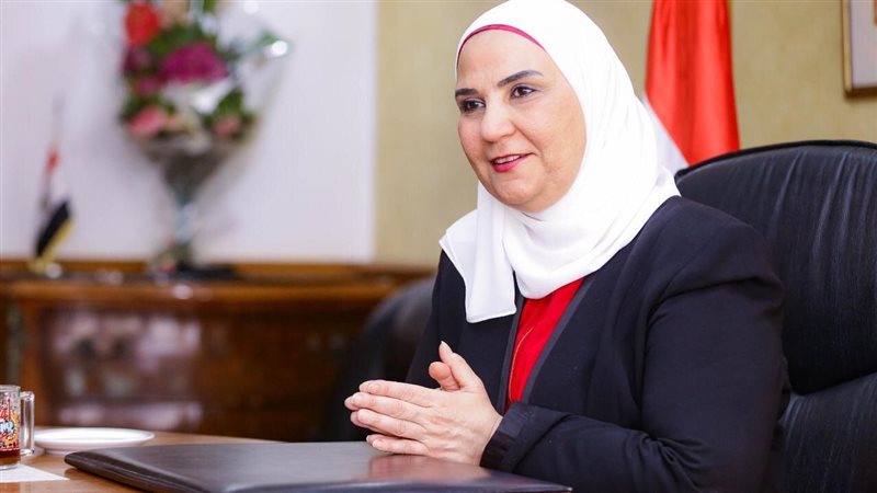 نيفين القياج وزيرة