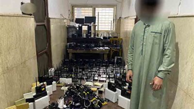 ضبط شخصين لإدارتهما منظومة لتوزيع خدمات الإنترنت بدون ترخيص بالبحيرة