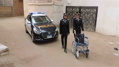  الداخلية تهدي مواطنا من ذوي الإعاقة بالشرقية كرسيا متحركا