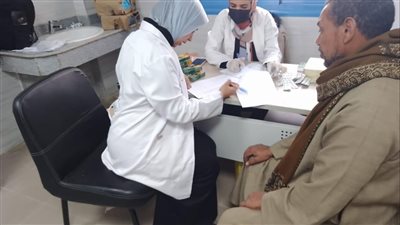 انطلاق قوافل جامعة سوهاج الطبية إلى قرية أم دومة 