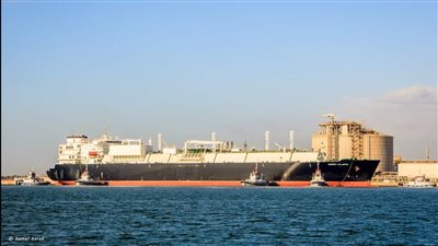 18 سفينة تدخل ميناء دمياط من بينها أضخم ناقلة غاز مسال