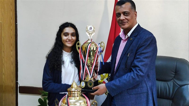 مارولا، فيتو