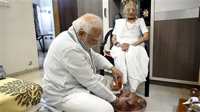 وفاة والدة رئيس وزراء الهند عن عمر يناهز 99 عاما 