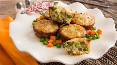 طريقة عمل مافن الدجاج والخضار (فيديو) 