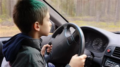 عقوبة طفل عرض حياة المواطنين للخطر بسبب قيادته لسيارة في الإسماعيلية