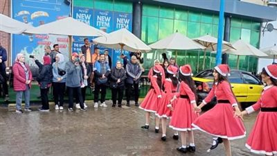 بابا نويل يشجع على ممارسة الرياضة في الإسكندرية 