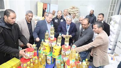 محافظ المنيا يتفقد المنفذ الثابت لبيع السلع الغذائية بأسعار مخفضة بسمالوط 