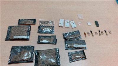 أغرب حيل التهريب بالمطارات: ضبط مخدرات داخل معجون الأسنان.. وإحباط تهريب أدوية داخل أرغفة.. والاستعانة بصديق والمناطق الحساسة لتضليل الجمارك