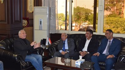محافظ الأقصر يستقبل نقيب المهندسين بمكتبه (صور)