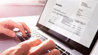 القطاعات التجارية تستعد لتنفيذ منظومة الفاتورة الإلكترونية.. الملابس الجاهزة في المقدمة.. وأخطاء التطبيق تعرض التجار لجريمة مخلة بالشرف 