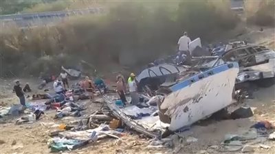 مصرع وإصابة 35 في انقلاب أتوبيس سياحي بالمكسيك (فيديو)