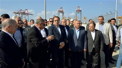 رئيس الوزراء يتفقد محطة تحيا مصر متعددة الأغراض في ميناء الإسكندرية 