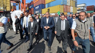 رئيس الوزراء: وقف تحصيل غرامات التأخر فى إنهاء الإجراءات الجمركية 
