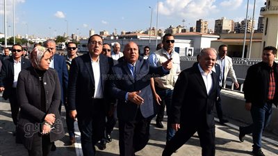 رئيس الوزراء يتفقد مشروع إنشاء كباري فوق أهوسة المالح بالإسكندرية (صور)