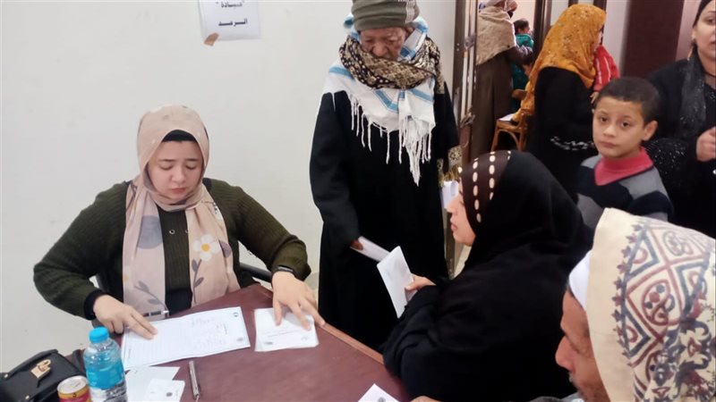 قافلة طبية بجامعة