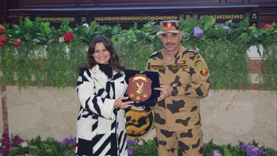  القوات المسلحة تنظم زيارة لوفد من شباب مصر الدارسين بالخارج لقيادة قوات الصاعقة 