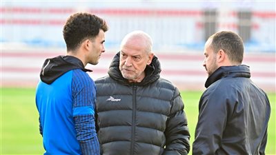 فيريرا يعقد جلسة مع اللاعبين ويوجه نصائح لـ زيزو والزناري