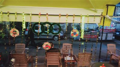 مقاهي الإسكندرية تتزين لاستقبال روادها للاحتفال بالعام الجديد