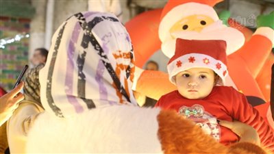 كبار وصغار يتشاركون الفرحة بالعام الجديد في شوارع شبرا مصر (صور) 