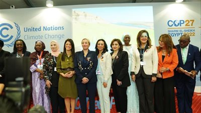 وزيرة البيئة تستعرض تقريرا تحت عنوان: مصر تطرق بقوة ملف تغير المناخ