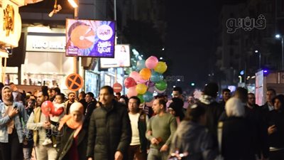 زحام في شوارع وسط القاهرة ليلة رأس السنة (صور) 