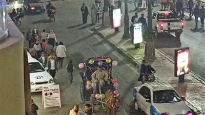 أهالي الأقصر يحتفلون بليلة رأس السنة أمام ساحة أبو الحجاج (صور)