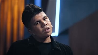 عمر كمال يكشف كواليس تسجيله القرآن الكريم في الإستوديو الخاص به (فيديو)