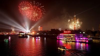 «ديلي ميل» تسلط الضوء علي احتفالات القاهرة بالعام الجديد (فيديو وصور)