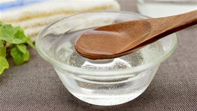 فوائد الجلسرين للبشرة، ينعمها ويحميها من التجاعيد وينظفها بعمق 