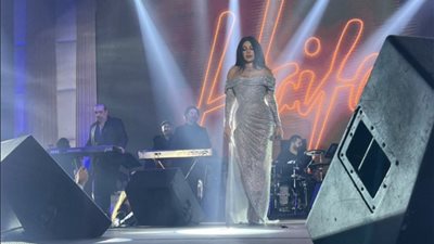 هيفاء وهبي ترقص بلدي في حفل رأس السنة بلبنان (فيديو)