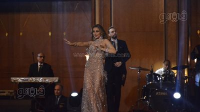 أنستازيا تفاجئ الجمهور ببدلة رقص شفافة في حفلة رأس السنة (فيديو وصور)