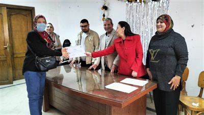 القوى العاملة بالإسكندرية: تسليم شهادات التدريب على مهن التفصيل وميكانيكا السيارات 