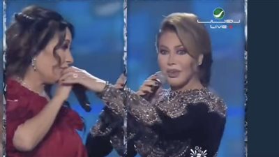 نوال الزغبي تحرج لطيفة على المسرح (فيديو)