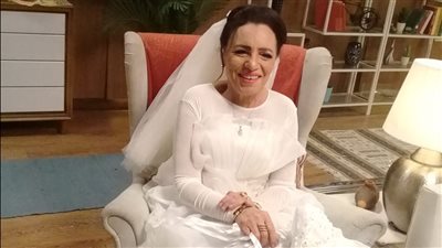 عارفة عبد الرسول تحتفل بعيد زواجها الـ44 (صور)