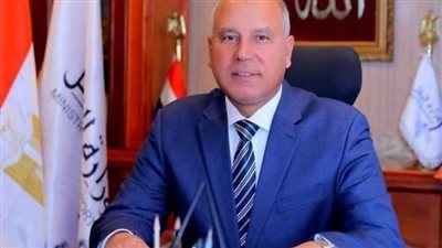 وزير النقل يتفقد سير العمل بالقطار الكهربائي 