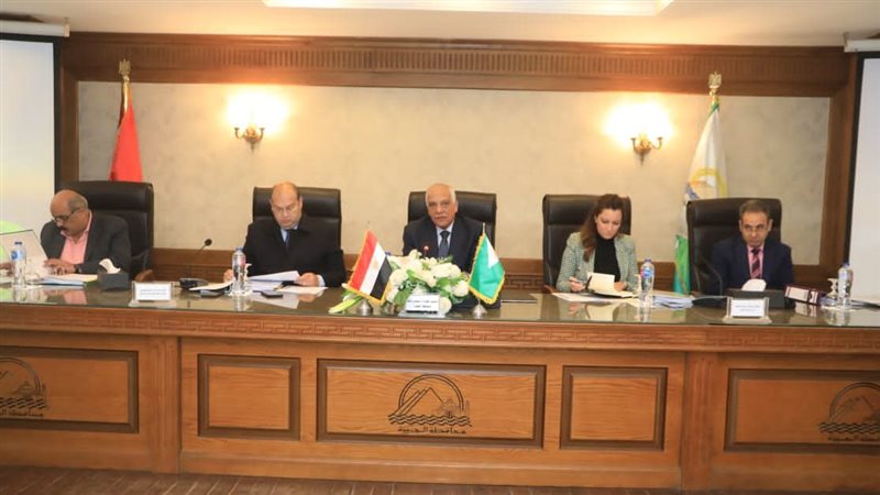 اجتماع محافظ الجيزة