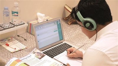 بحث تغيير توقيت الدراسة والعمل عن بُعد في الرياض