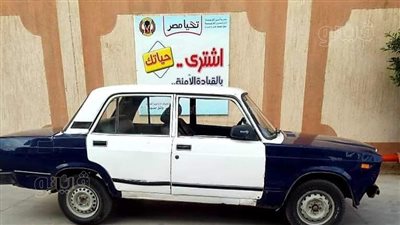 ضبط سيارة تاكسي تحمل لوحات معدنية مزورة بطنطا (صور)