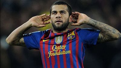 الشرطة الإسبانية تحقق مع داني ألفيس بتهمة التحرش بسيدة