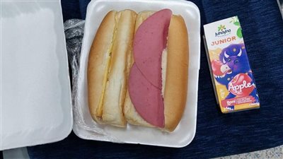 مجلس الزمالك يقدم وجبات مجانية لجماهير الزمالك المتجهة لأسوان (صور) 